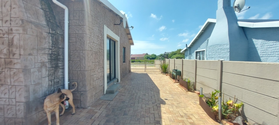 5 Bedroom Property for Sale in Gouritsmond Western Cape